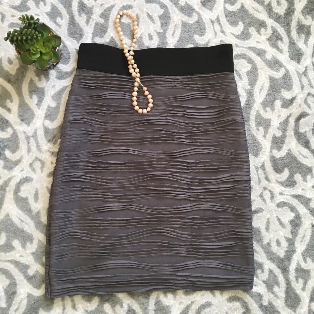 Women’s H&M grey ruffle pencil sexy dressy skirt